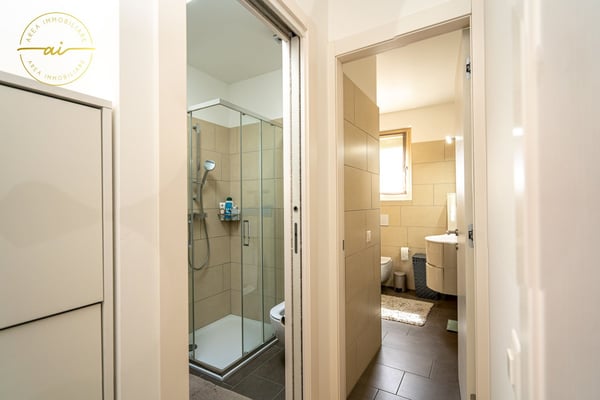 ATTICO MODERNO E LUMINOSO DI 1.5 LOCALI CON AMPIA TERRAZZA PANORAMICA – VACALLO 16