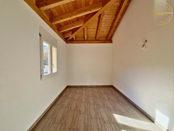 SPLENDIDA CASA DI TESTA CON GIARDINO PRIVATO A CRESCIANO 16