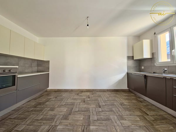 SPLENDIDA CASA DI TESTA CON GIARDINO PRIVATO A CRESCIANO 8