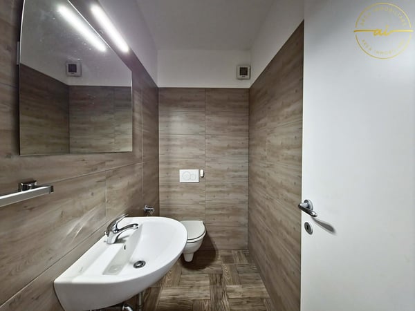 SPLENDIDA CASA DI TESTA CON GIARDINO PRIVATO A CRESCIANO 9