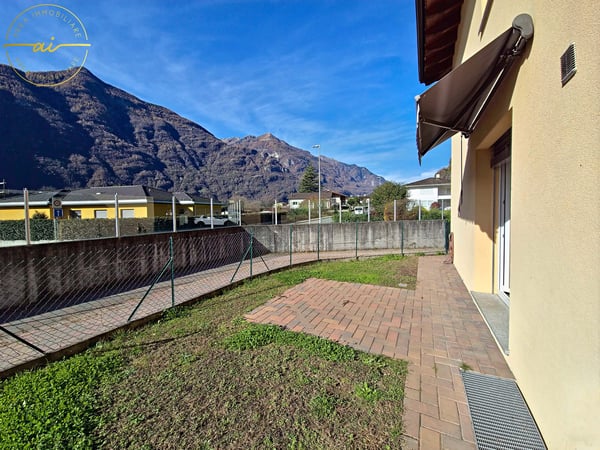 SPLENDIDA CASA DI TESTA CON GIARDINO PRIVATO A CRESCIANO 1