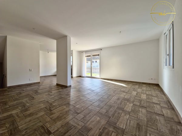 SPLENDIDA CASA DI TESTA CON GIARDINO PRIVATO A CRESCIANO 5