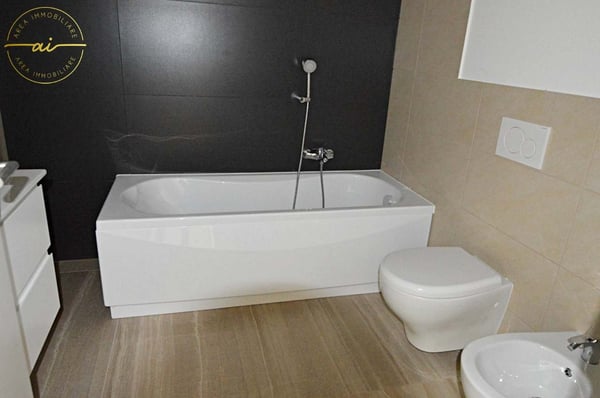 Affascinante Appartamento di 1.5 Locali con Terrazza a Balerna 5