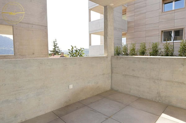 Affascinante Appartamento di 1.5 Locali con Terrazza a Balerna 2