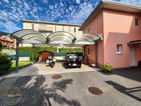 LUMINOSA CASA DI TESTA DI 5.5 LOCALI NEL VERDE 18