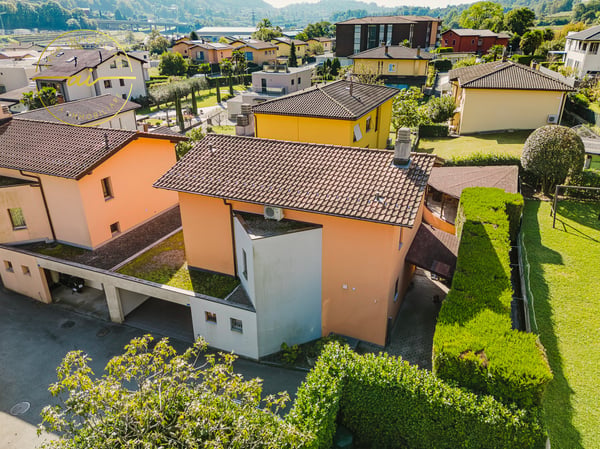 SPLENDIDA CASA CON GIARDINO A DUE PASSI DAL LAGO DI RIVA SAN VITALE 16