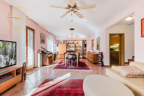 SPLENDIDA CASA CON GIARDINO A DUE PASSI DAL LAGO DI RIVA SAN VITALE 4