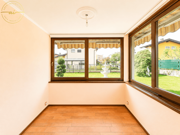 AMPIA CASA DI 5.5 LOCALI CON GIARDINO IN ZONA VERDE A STABIO 9