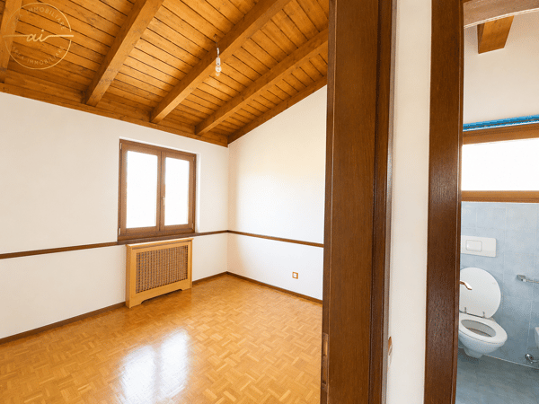 AMPIA CASA DI 5.5 LOCALI CON GIARDINO IN ZONA VERDE A STABIO 14