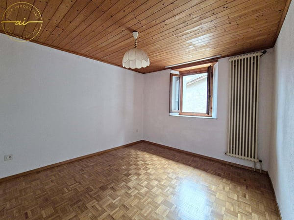 Casa plurifamiliare storica con 3 appartamenti a Rivera 5