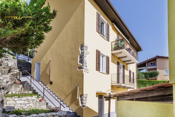 AMPIA CASA DI 6.5 LOCALI IN ZONA RESIDENZIALE A MORBIO INFERIORE 1