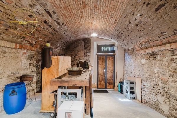 PRESTIGIOSO EDIFICIO STORICO CON TRE UNITÀ ABITATIVE INDIPENDENTI NEL CUORE DI VICO MORCOTE 28