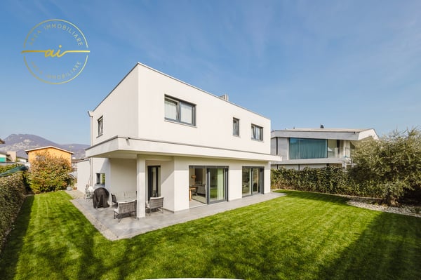 MODERNA VILLA UNIFAMILIARE CON GIARDINO A LIGORNETTO 1