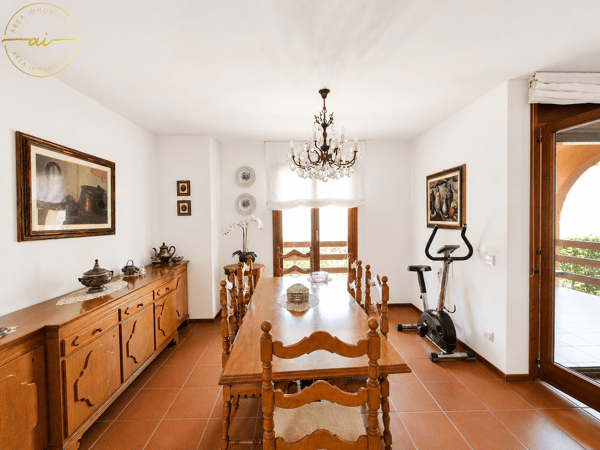 ACCOGLIENTE E CURATA CASA UNIFAMILIARE CON GIARDINO 8