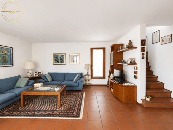 ACCOGLIENTE E CURATA CASA UNIFAMILIARE CON GIARDINO 7