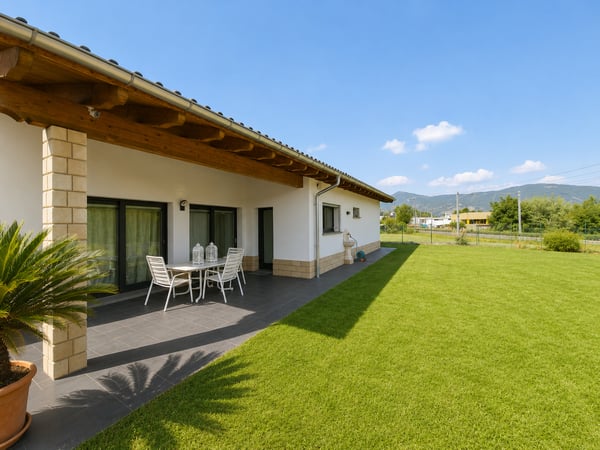VILLA MODERNA DI 6.5 LOCALI CON AMPIO GIARDINO A STABIO 2