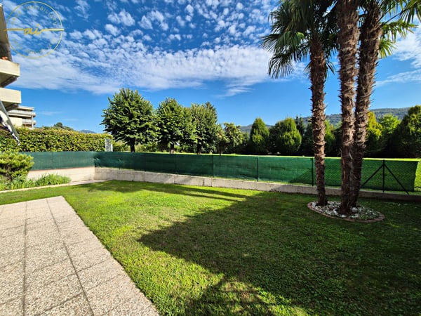 LUMINOSA CASA DI TESTA DI 5.5 LOCALI NEL VERDE 2