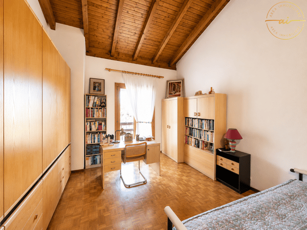ACCOGLIENTE E CURATA CASA UNIFAMILIARE CON GIARDINO 15