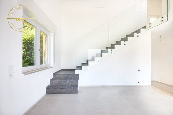 ELEGANTE VILLA INDIPENDENTE CON VISTA LAGO A ROVIO 4