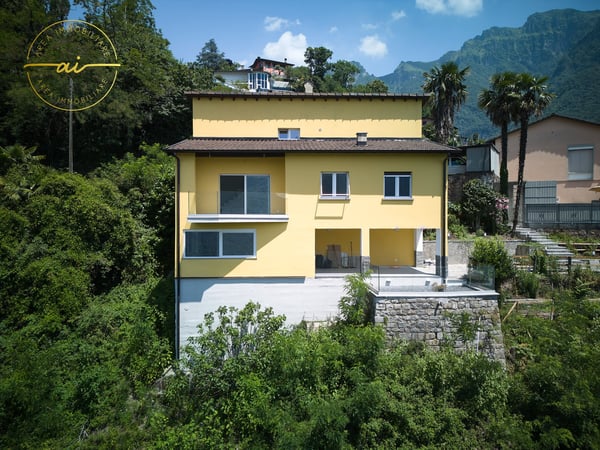 ELEGANTE VILLA INDIPENDENTE CON VISTA LAGO A ROVIO 21