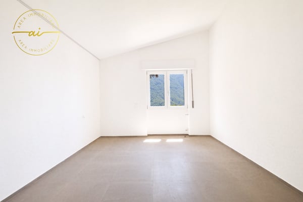 ELEGANTE VILLA INDIPENDENTE CON VISTA LAGO A ROVIO 11