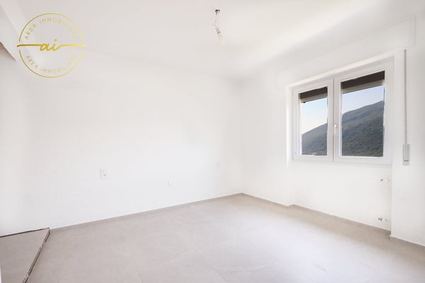 ELEGANTE VILLA INDIPENDENTE CON VISTA LAGO A ROVIO 17
