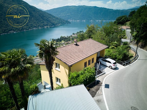 ELEGANTE VILLA INDIPENDENTE CON VISTA LAGO A ROVIO 25