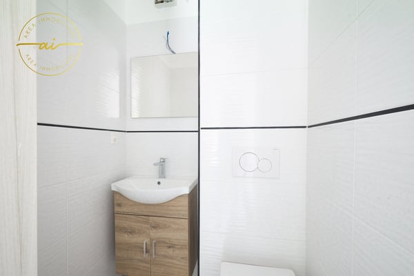 ELEGANTE VILLA INDIPENDENTE CON VISTA LAGO A ROVIO 10