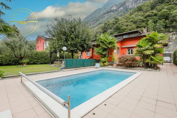 Casa unifamiliare con giardino e piscina a Cresciano