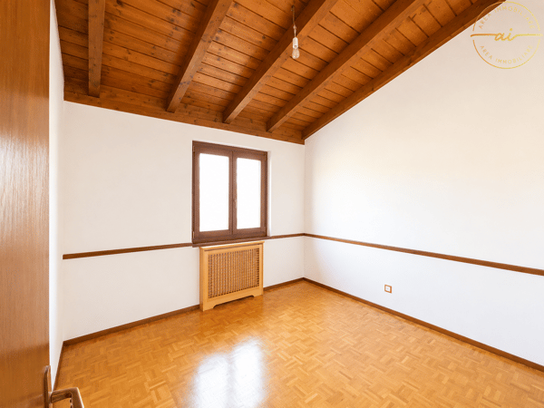 AMPIA CASA DI 5.5 LOCALI CON GIARDINO IN ZONA VERDE A STABIO 15