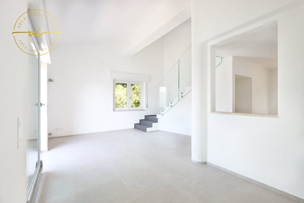 ELEGANTE VILLA INDIPENDENTE CON VISTA LAGO A ROVIO 5