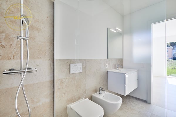 ELEGANTE 2.5 LOCALI DI NUOVA COSTRUZIONE CON GIARDINO 11