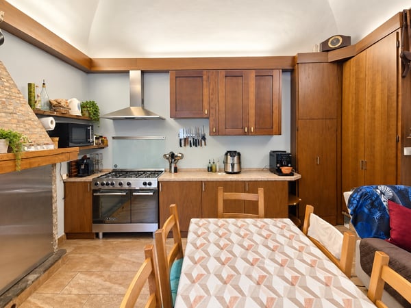 CARATTERISTICA CASA STORICA SU TRE LIVELLI A PURA 11
