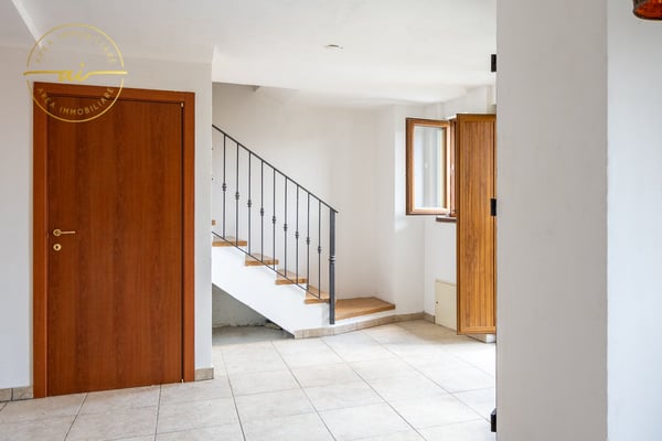Casa plurifamiliare con 3 appartamenti in vendita, ideale anche come investimento 13