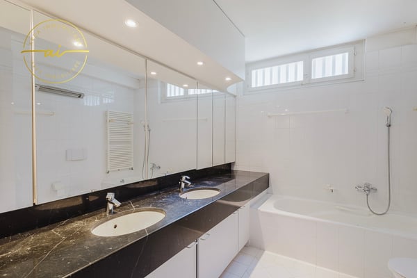 PRESTIGIOSA VILLA BIFAMILIARE CON PISCINA E AMPI SPAZI – OPPORTUNITÀ UNICA 19