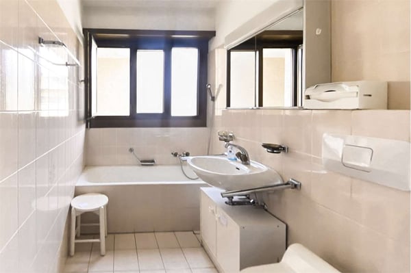 Ampi e luminosi uffici in centro a Lugano 12