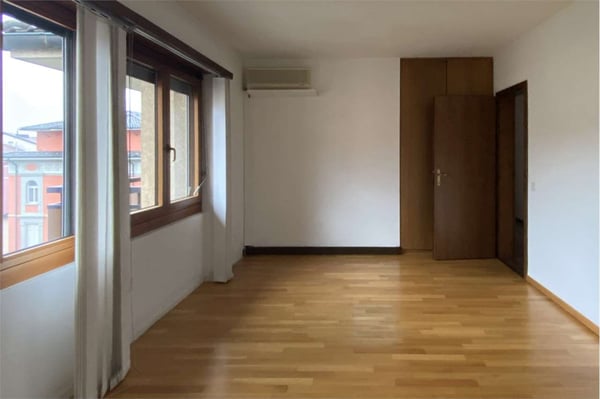 Ampi e luminosi uffici in centro a Lugano 10