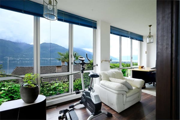 Elegante casa con vista sul Lago di Locarno 1