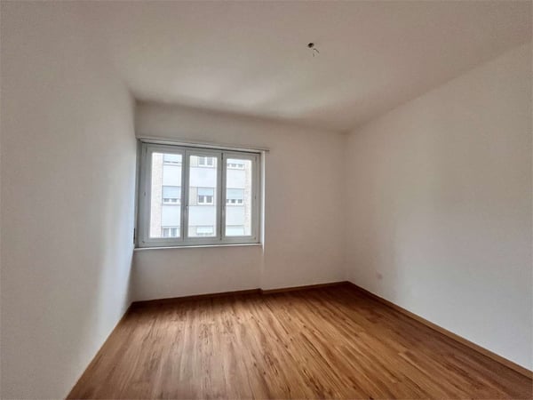 Chiasso, ottimo 1.5 con grande balcone 5