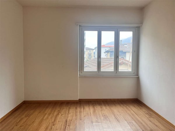 Chiasso, ottimo 1.5 con grande balcone 8