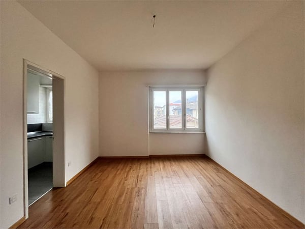 Chiasso, ottimo 1.5 con grande balcone 1