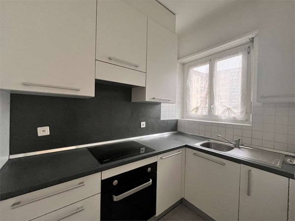 Chiasso, ottimo 1.5 con grande balcone 2