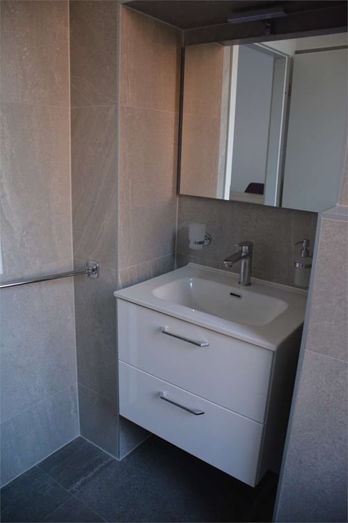 UFFICIO MOLTO CONVENIENTE: a Giubiasco in Piazza Grande, Arredato e Si 6