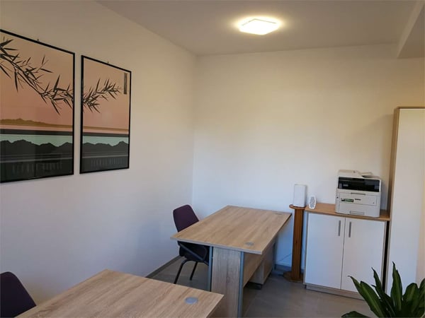 UFFICIO MOLTO CONVENIENTE: a Giubiasco in Piazza Grande, Arredato e Si 7