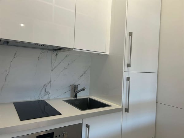 Luminoso 1.5 Locali Ristrutturato al 4 Piano nel Cuore di Lugano 4