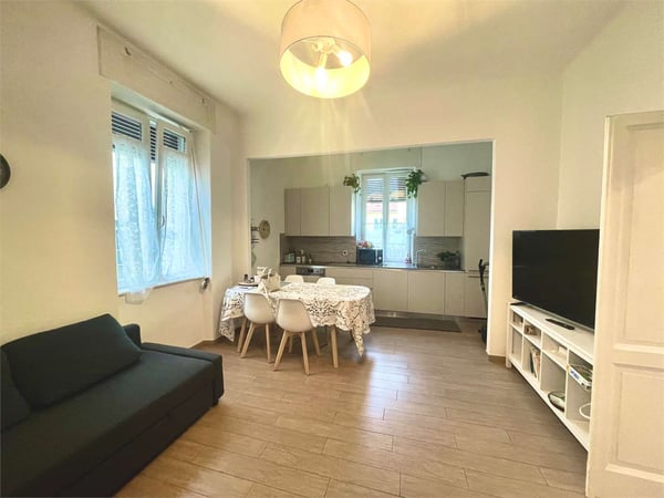 Chiasso, Via Mola - Appartamento d'Epoca Ristrutturato con Giardino Pr 1