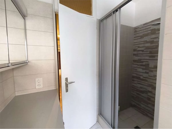 Viganello - Elegante Trilocale Arredato con Terrazzino e Doppio Serviz 5