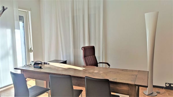 Massagno, SPLENDIDO UFFICIO 1.5 ANCHE ARREDATO 2