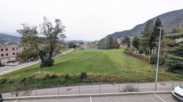 Bedano, ufficio Mq 160 con posti auto 6