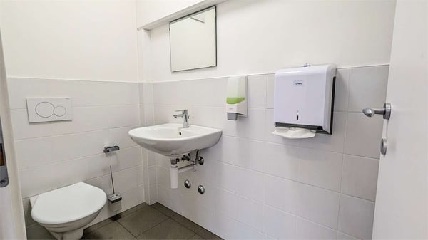 Bedano, ufficio Mq 160 con posti auto 5